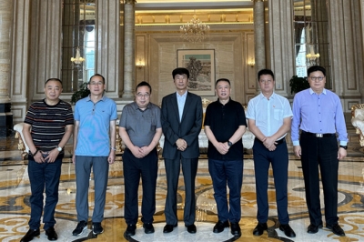 農(nóng)業(yè)農(nóng)村部鄉(xiāng)村振興專家咨詢委員會(huì)副主任賀勇一行蒞臨天朝上品全球總部、葡萄酒莊考察交流